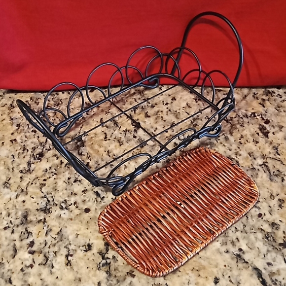 TEMP-TATIONS Presentable Ovenware Covered Green Casserole Dish. 4 Qt. by Tara. - Picture 10 of 16